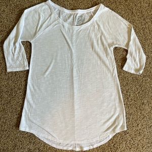 White 3/4 sleeve shirt